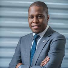 Dr. Luc ONDIAS SOUNA - Portrait professionnel du pasteur